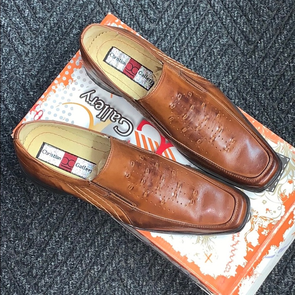 Men’s dress shoes